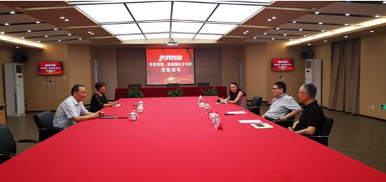 拱墅區委常委、統戰部長王書評蒞臨集團指導